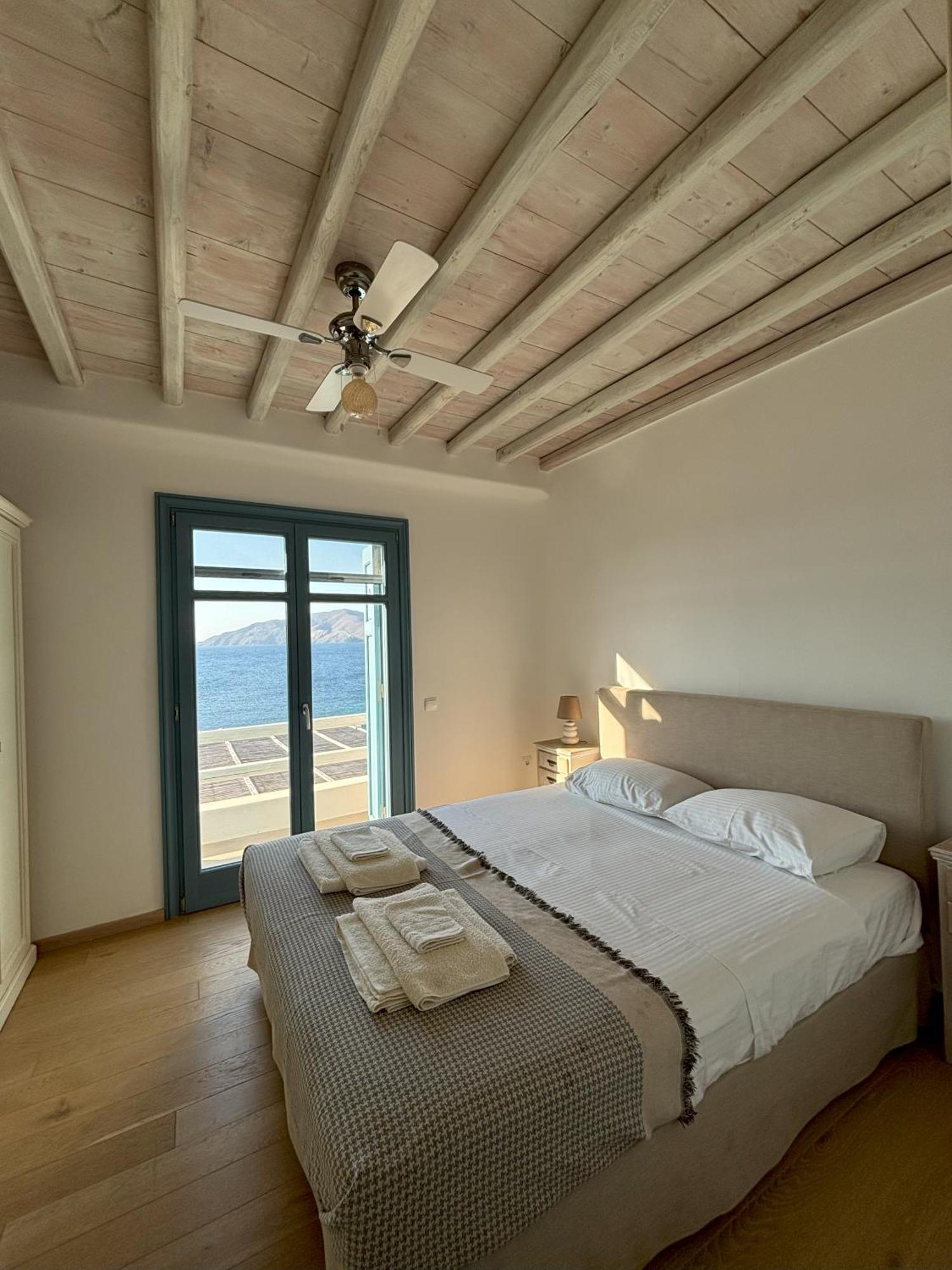 Almyra Yellow Villa Китнос Екстериор снимка