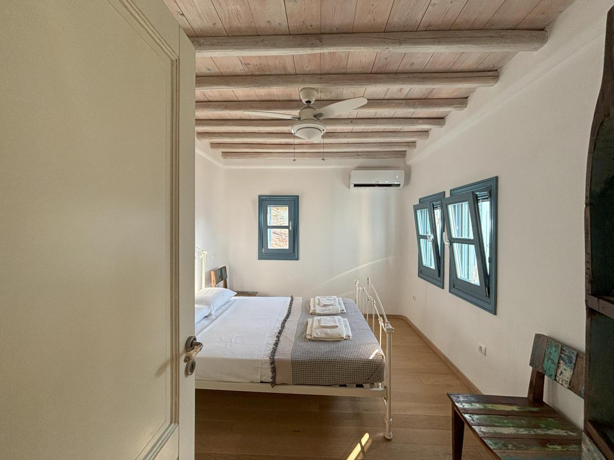 Almyra Yellow Villa Китнос Екстериор снимка