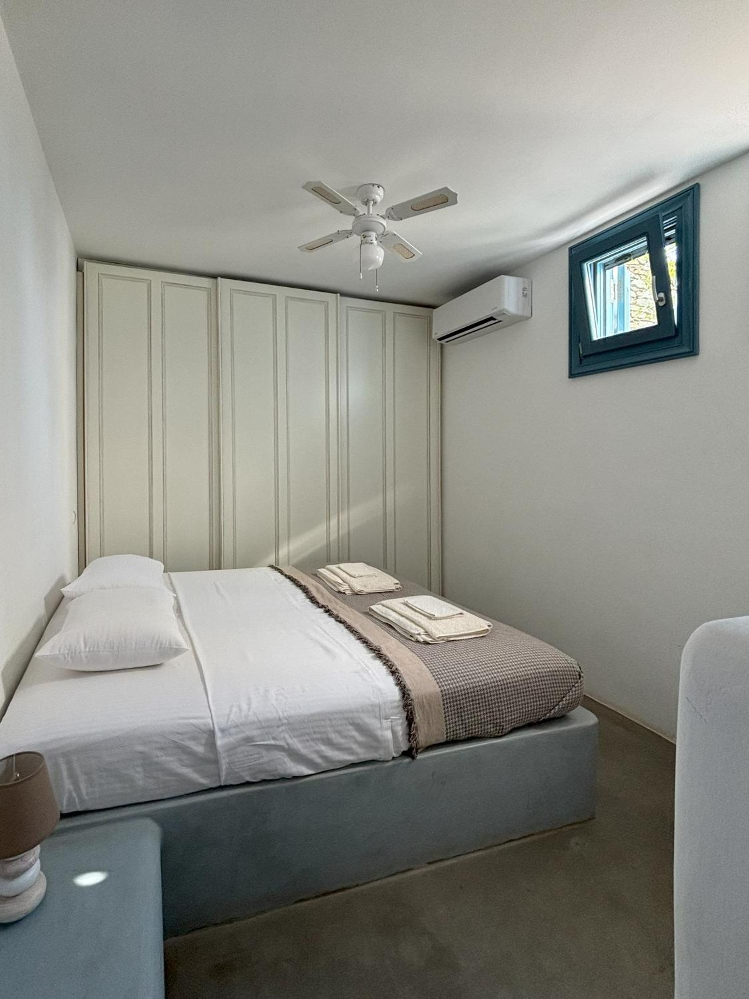 Almyra Yellow Villa Китнос Екстериор снимка